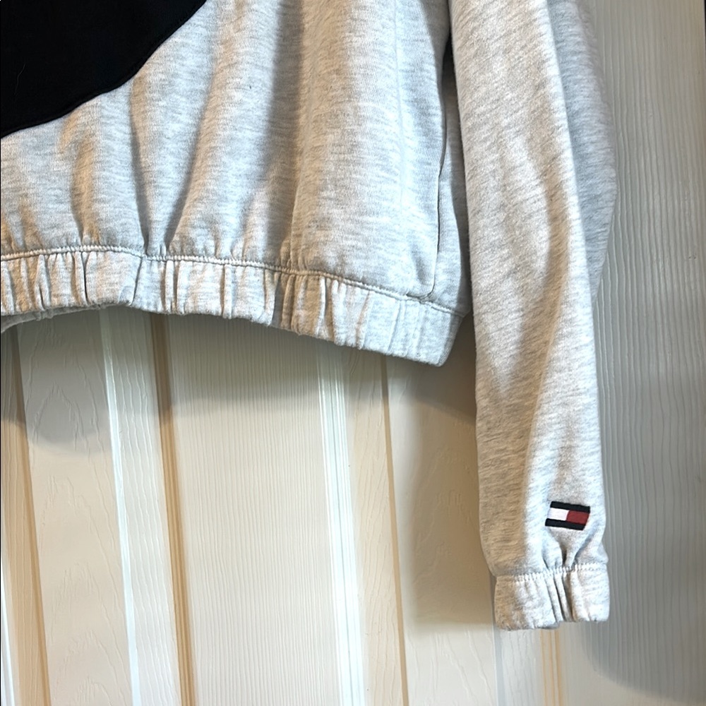 Tommy Hilfiger Black and Gray Cropped Hoodie. Excellent Condition - Picture 3 of 5